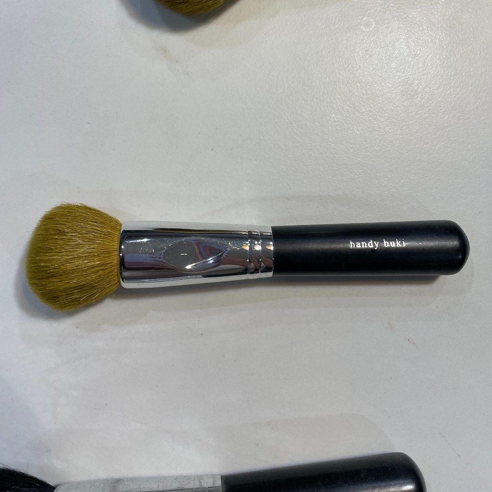 i.d. Bare Escentuals Handy Buki Brush
